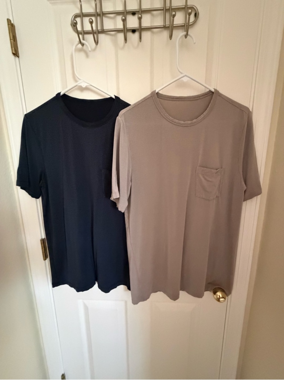 Vuori Men's Short-Sleeve Crew Neck Pocket T-Shirt - Black and Taupe